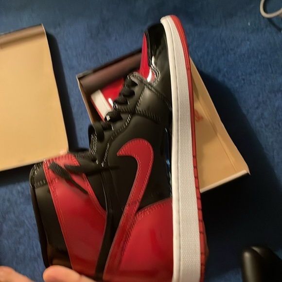 Patent Bred Jordan 1 - Picture 3 of 5